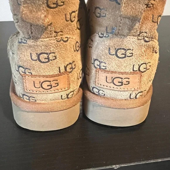 UGG Classic Logo chestnut Brown Mini Boots Sz 6 - Picture 2 of 11